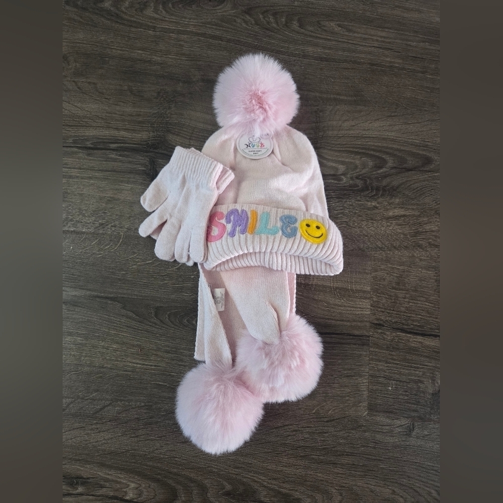 Girls super soft hat, gloves and scarf set size 4-6x NWT